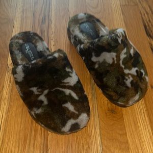 J/Slides NYC - Camo Shearling Platform Slippers, Size 9